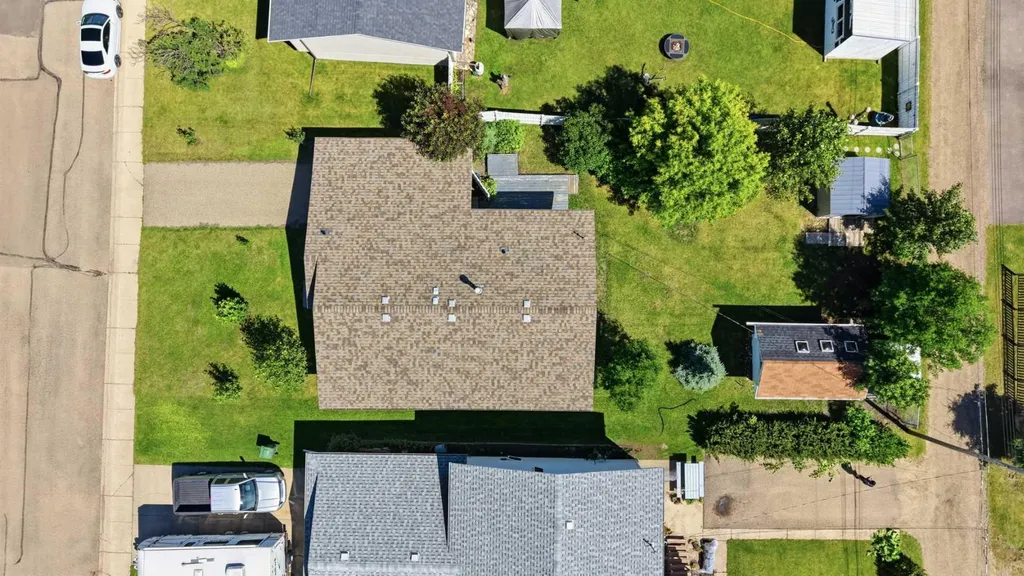 5017 61 Avenue Close Ponoka AB T4J 1E7