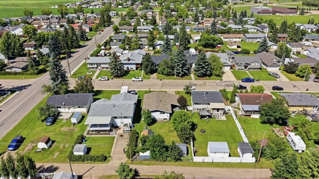 5017 61 Avenue Close Ponoka AB T4J 1E7