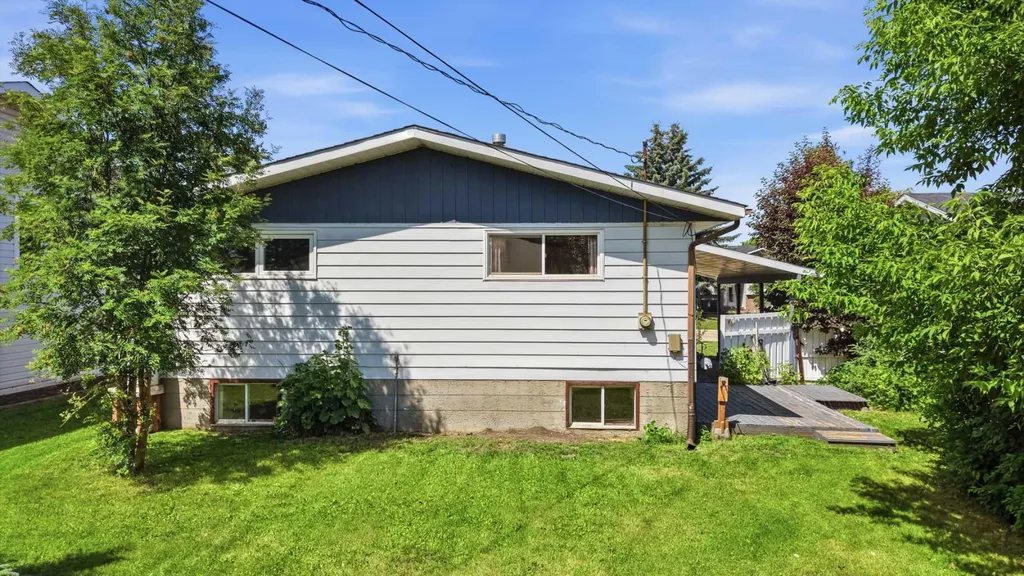 5017 61 Avenue Close Ponoka AB T4J 1E7