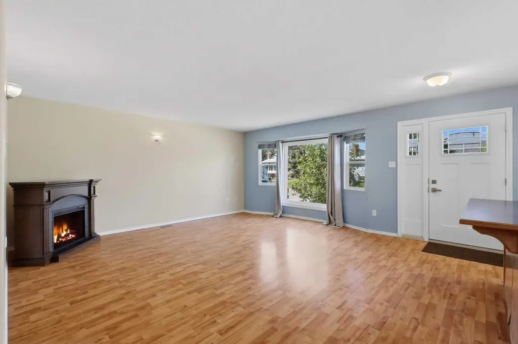 5017 61 Avenue Close Ponoka AB T4J 1E7