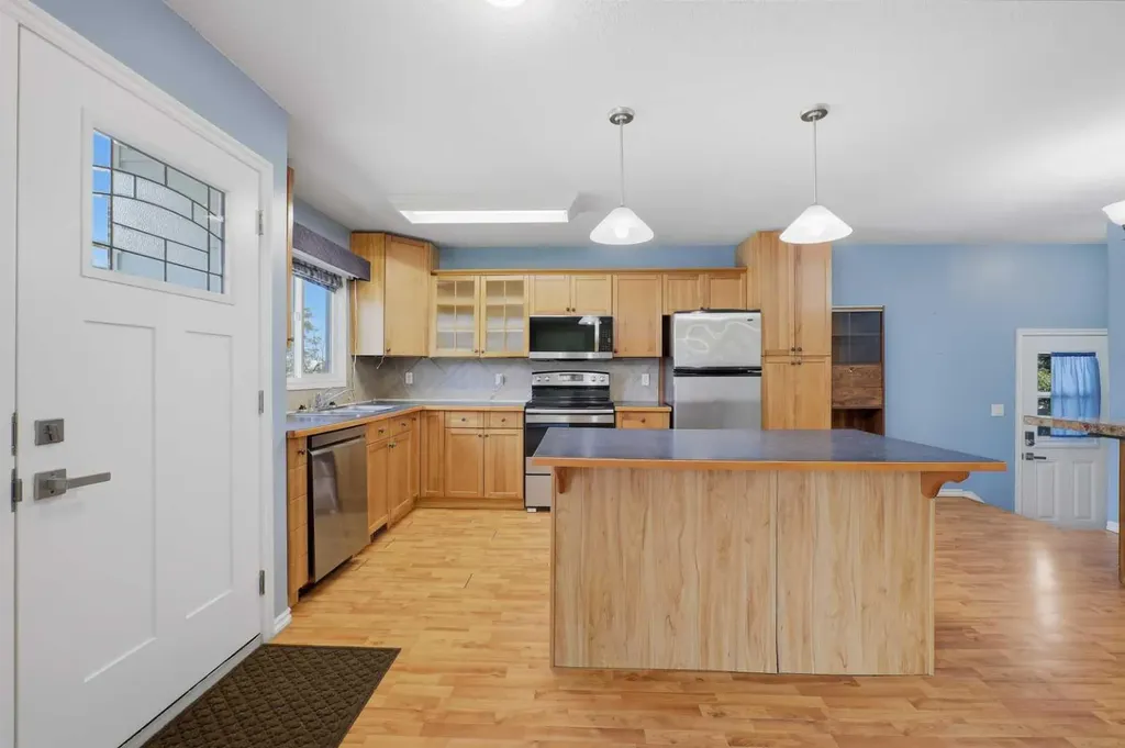 5017 61 Avenue Close Ponoka AB T4J 1E7