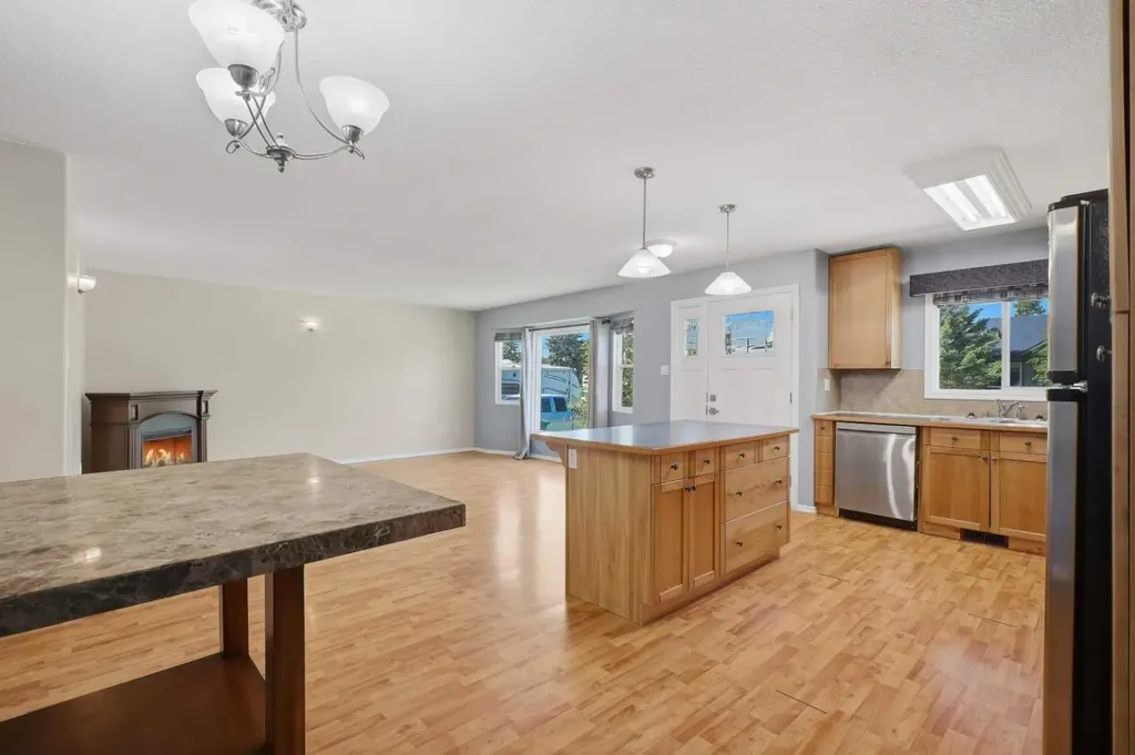 5017 61 Avenue Close Ponoka AB T4J 1E7