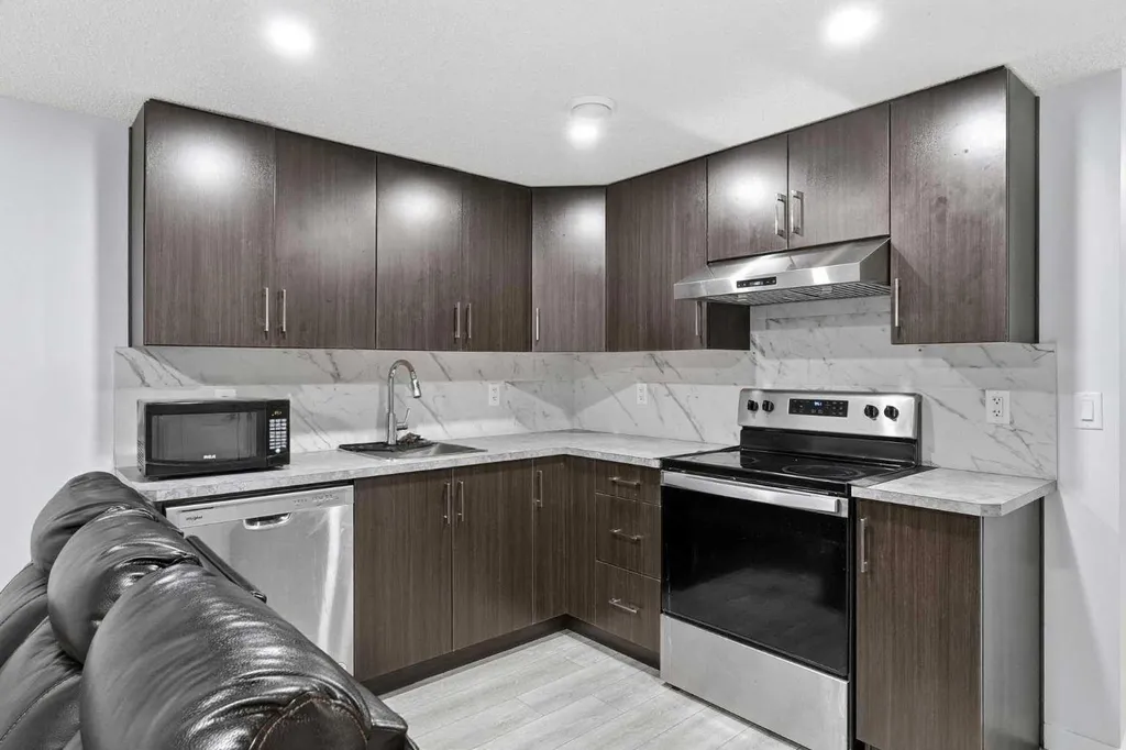 44 Amblefield Avenue NW Calgary AB T3P2C1