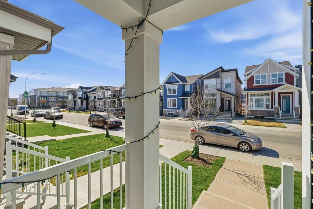 44 Amblefield Avenue NW Calgary AB T3P2C1