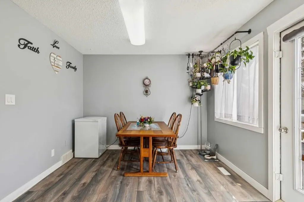 107 Elm Place Okotoks AB T1S 1J1
