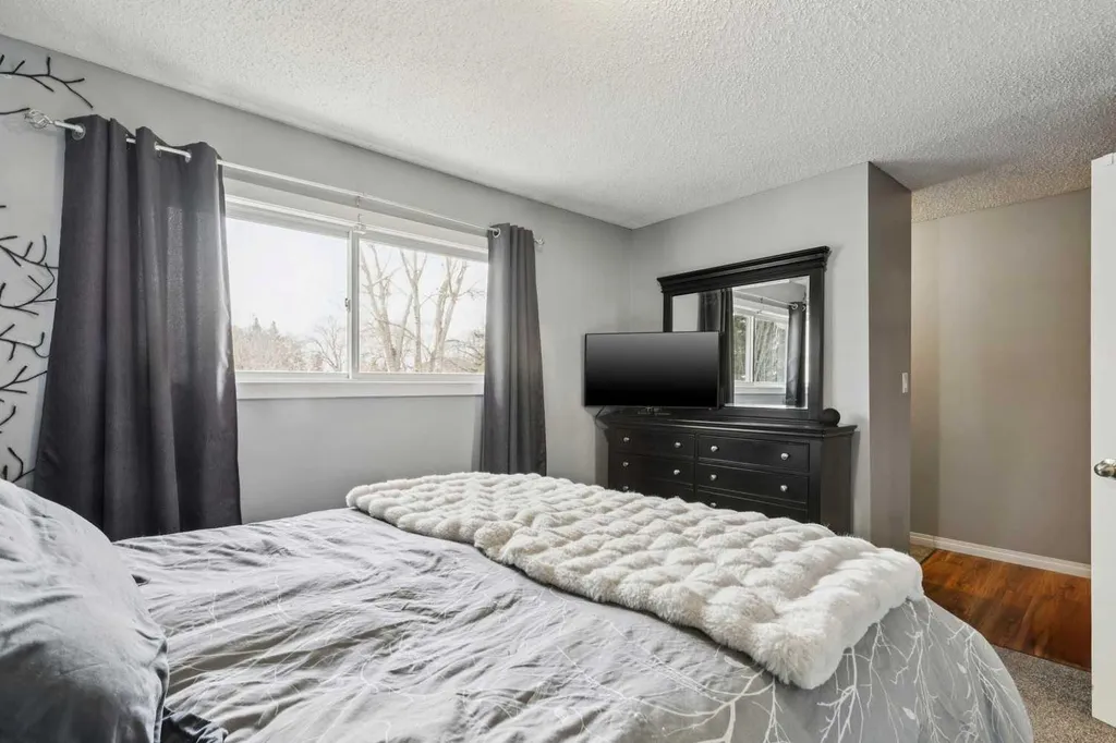 107 Elm Place Okotoks AB T1S 1J1