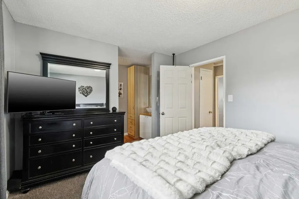 107 Elm Place Okotoks AB T1S 1J1