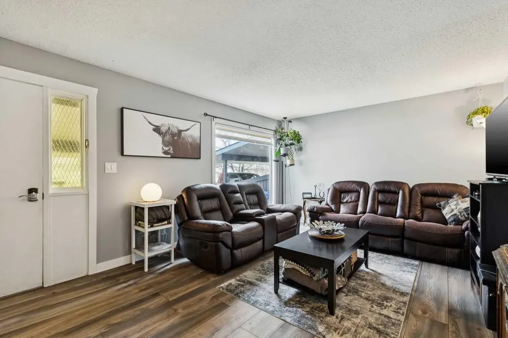 107 Elm Place Okotoks AB T1S 1J1
