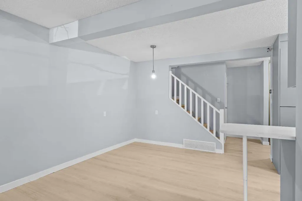 115 Bergen Road NW Calgary AB t3k1p2