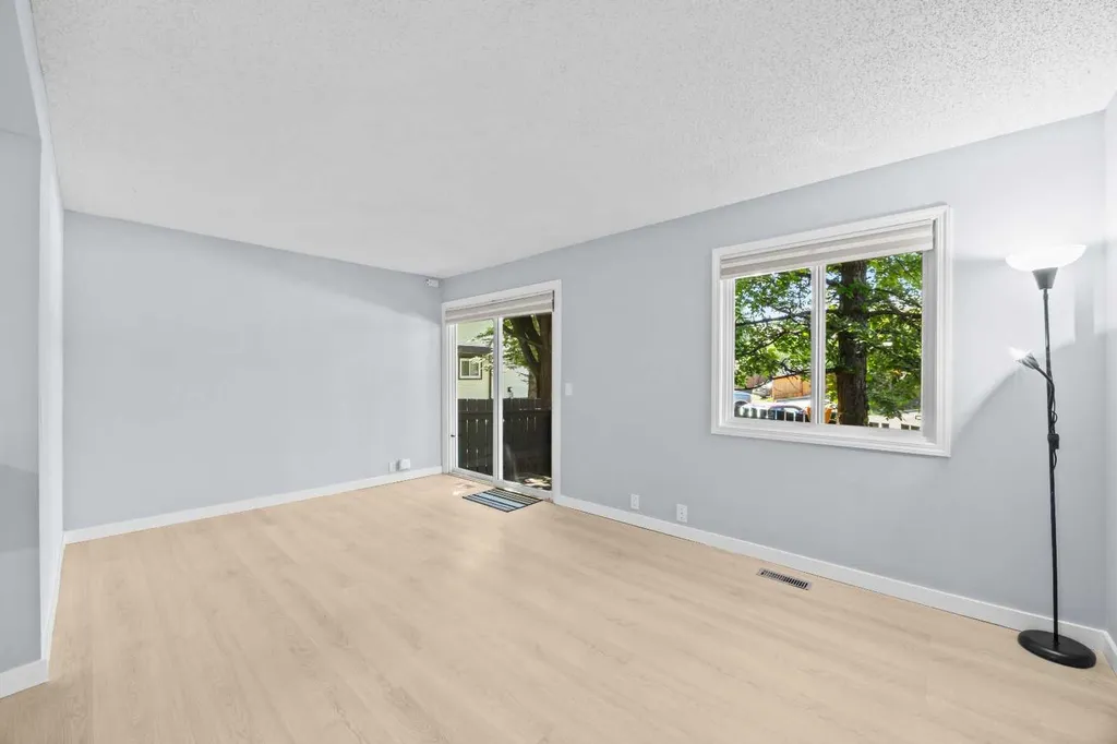 115 Bergen Road NW Calgary AB t3k1p2