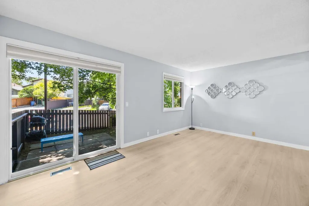 115 Bergen Road NW Calgary AB t3k1p2