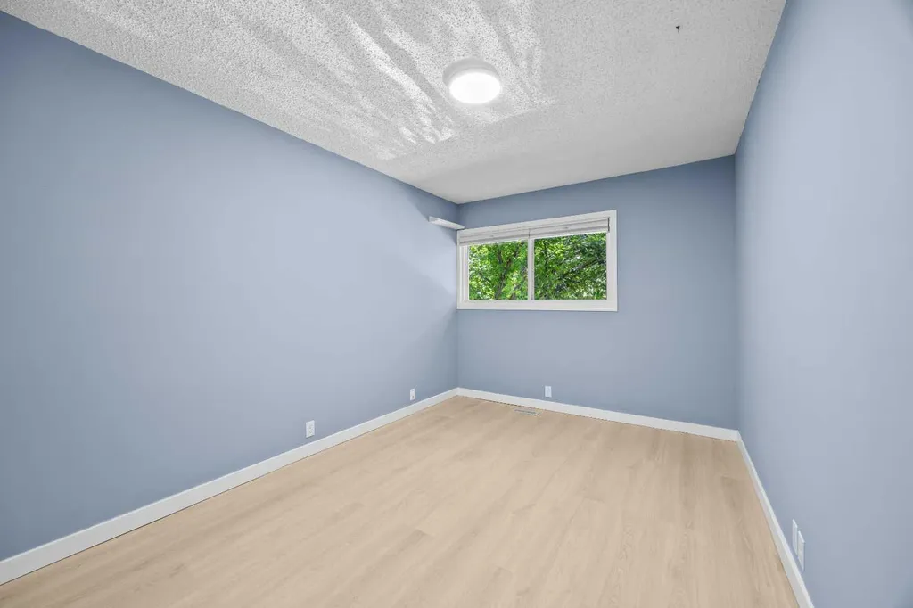 115 Bergen Road NW Calgary AB t3k1p2