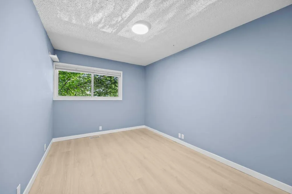 115 Bergen Road NW Calgary AB t3k1p2