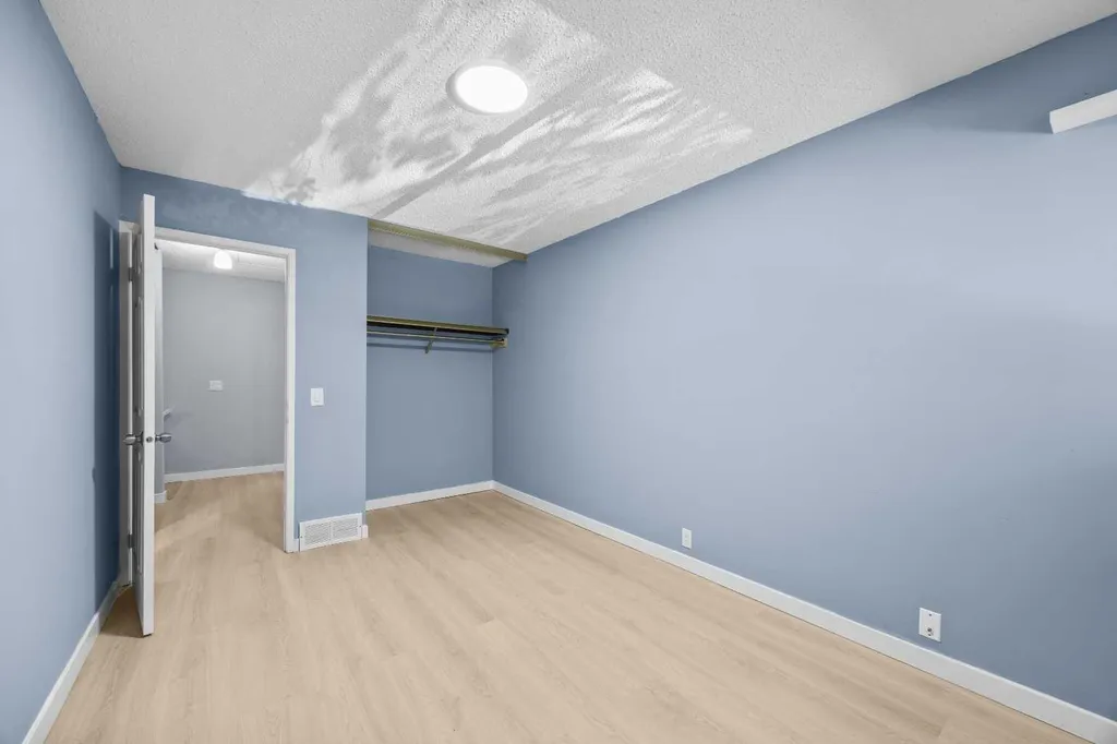 115 Bergen Road NW Calgary AB t3k1p2