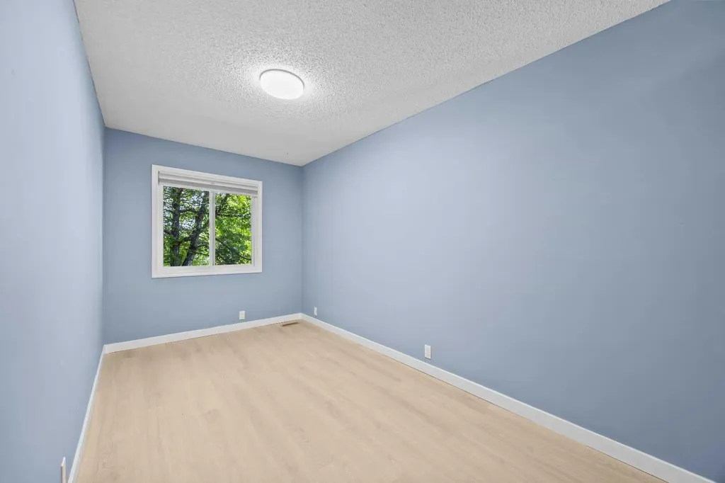115 Bergen Road NW Calgary AB t3k1p2