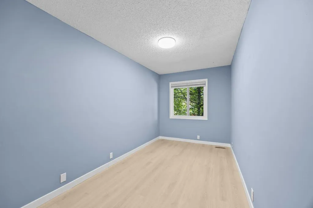 115 Bergen Road NW Calgary AB t3k1p2