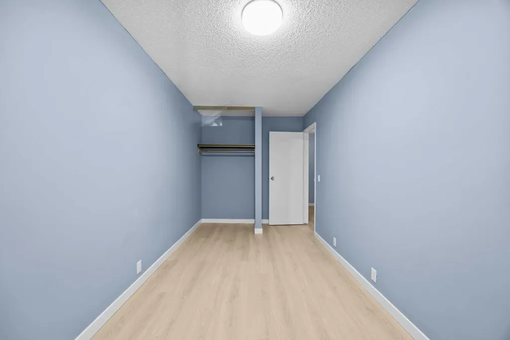 115 Bergen Road NW Calgary AB t3k1p2