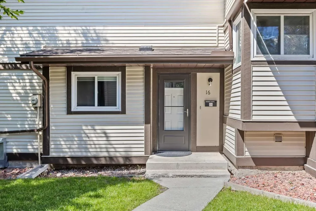 115 Bergen Road NW Calgary AB t3k1p2