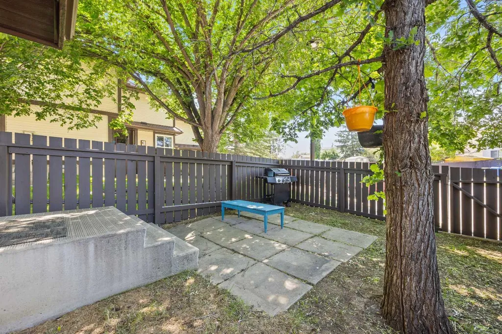 115 Bergen Road NW Calgary AB t3k1p2