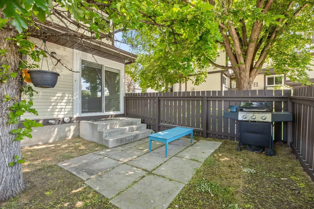 115 Bergen Road NW Calgary AB t3k1p2