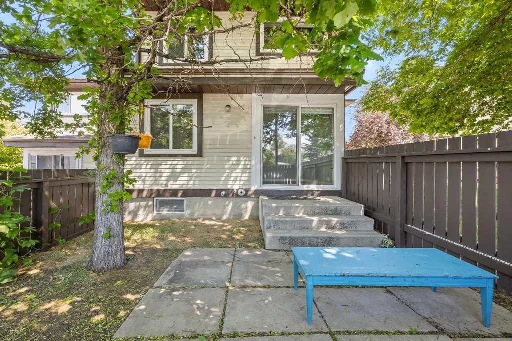 115 Bergen Road NW Calgary AB t3k1p2