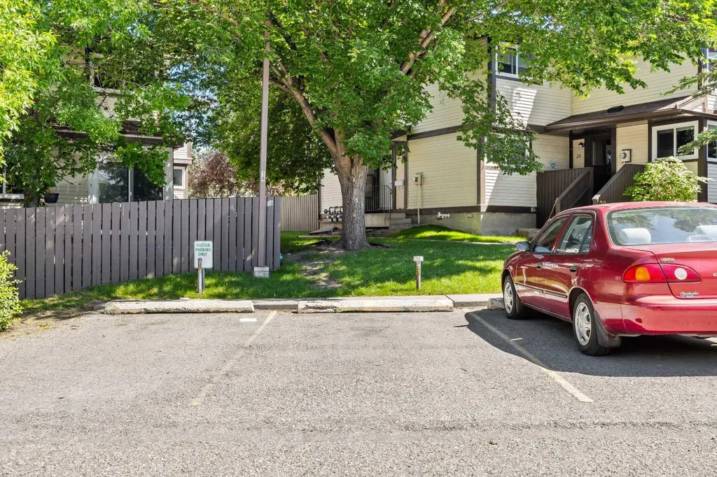 115 Bergen Road NW Calgary AB t3k1p2