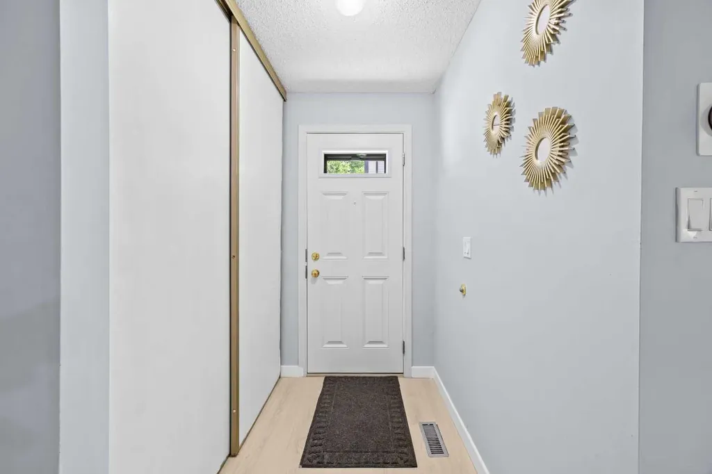 115 Bergen Road NW Calgary AB t3k1p2