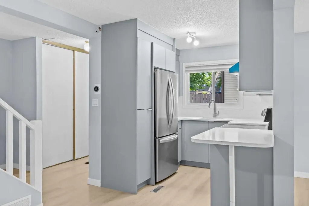 115 Bergen Road NW Calgary AB t3k1p2