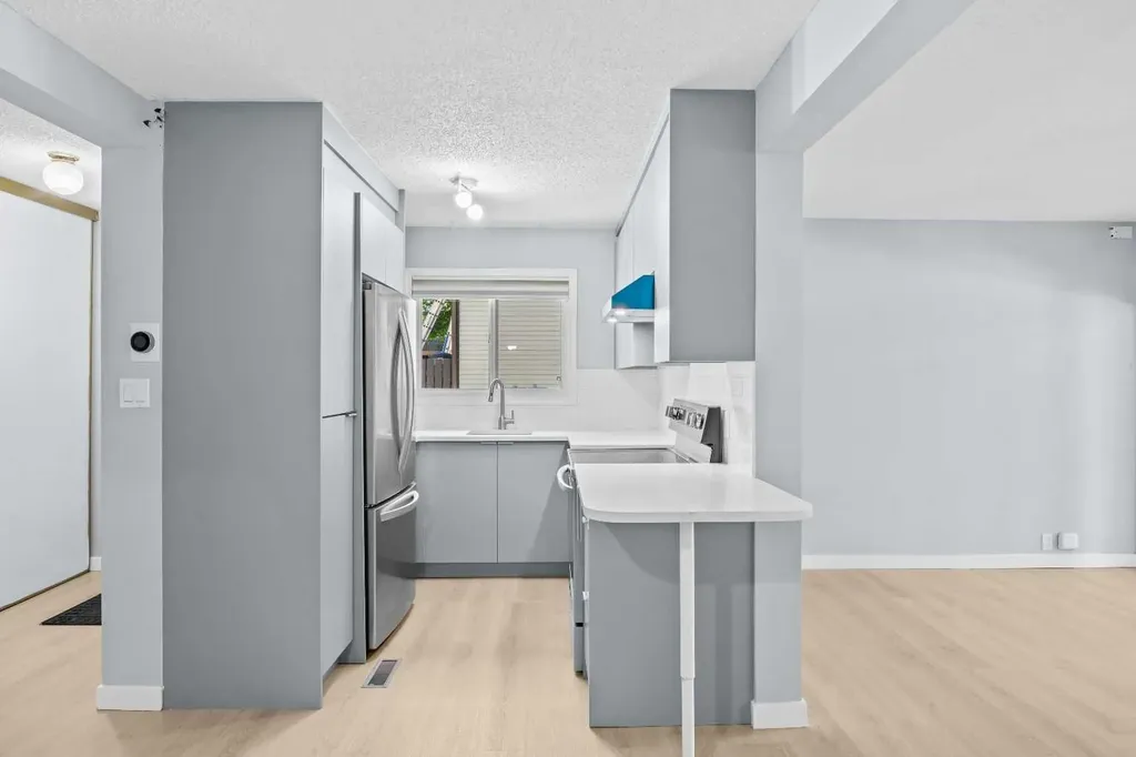 115 Bergen Road NW Calgary AB t3k1p2