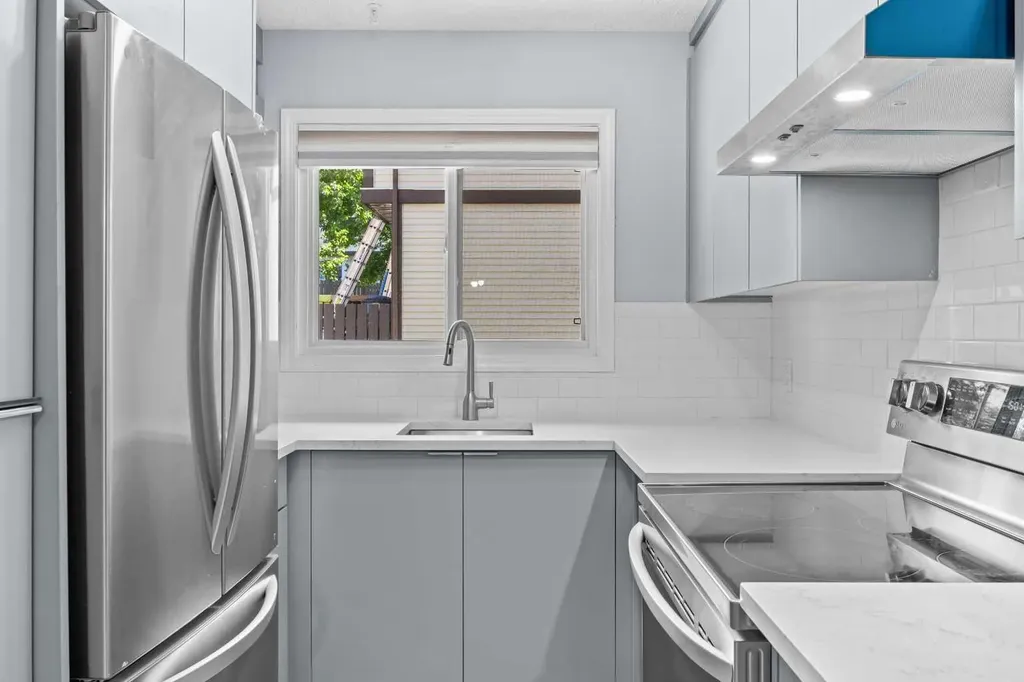 115 Bergen Road NW Calgary AB t3k1p2