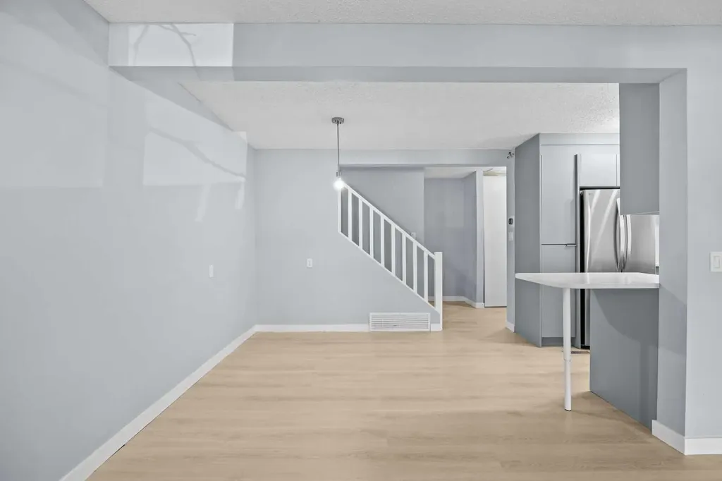 115 Bergen Road NW Calgary AB t3k1p2