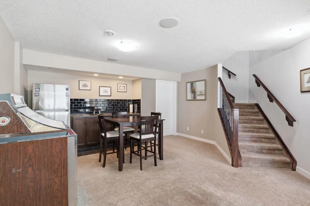 230 Sunset Square Cochrane AB T4C0H3