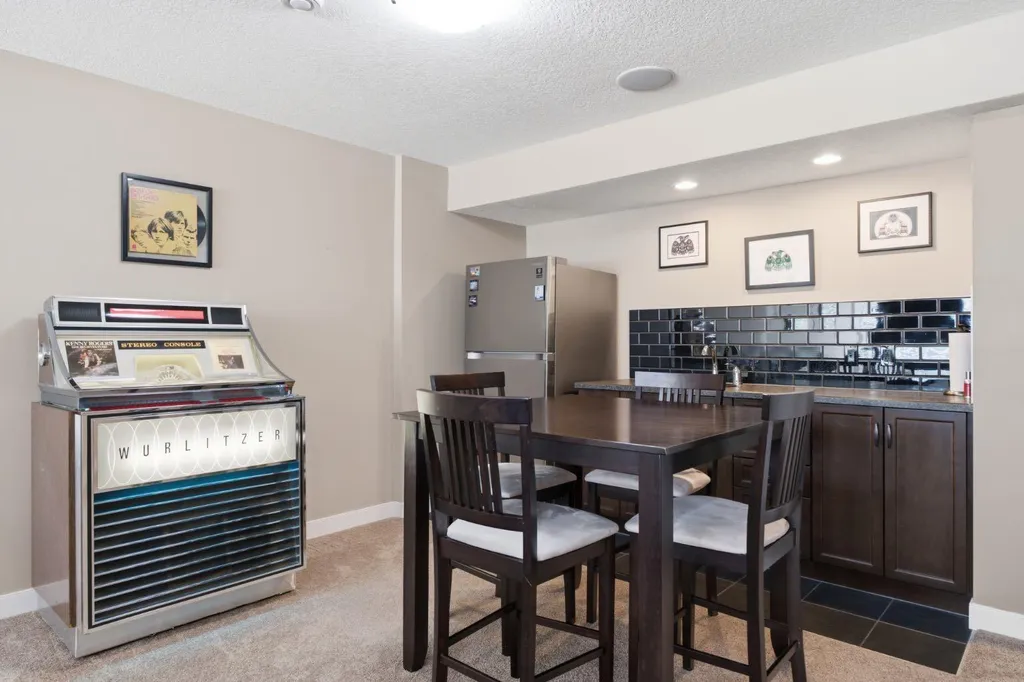 230 Sunset Square Cochrane AB T4C0H3