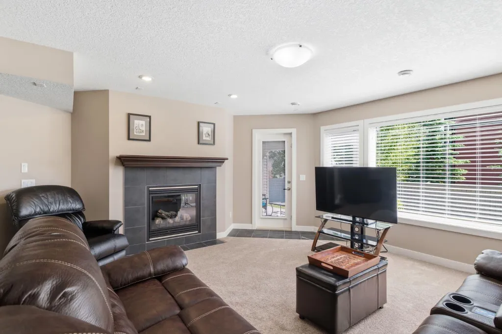230 Sunset Square Cochrane AB T4C0H3
