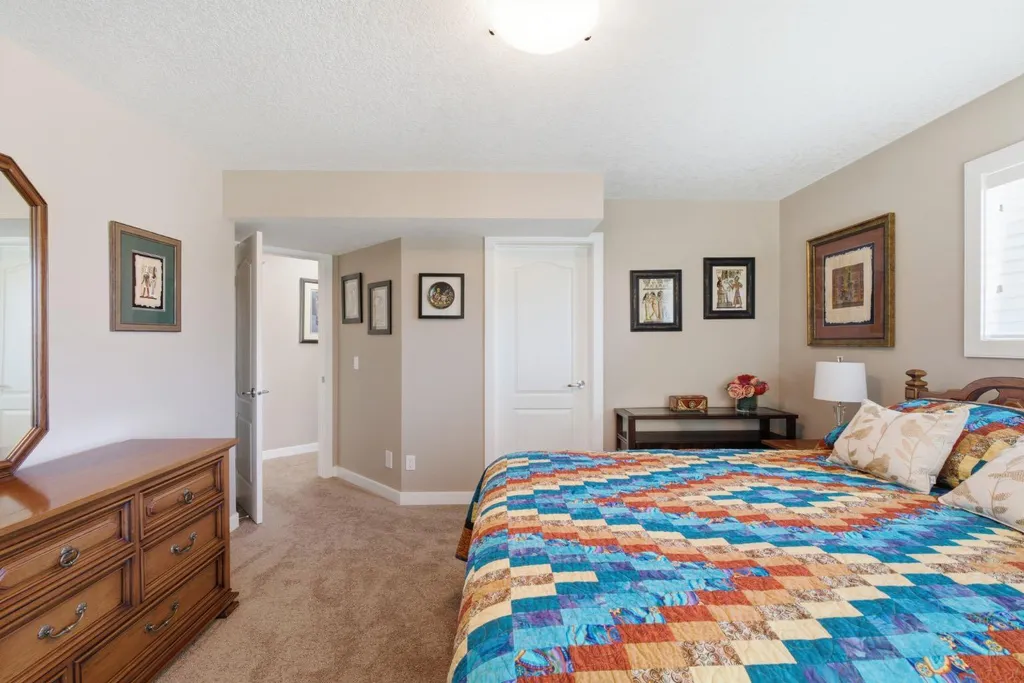 230 Sunset Square Cochrane AB T4C0H3