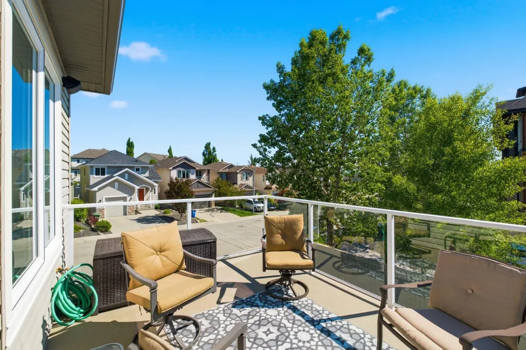 230 Sunset Square Cochrane AB T4C0H3