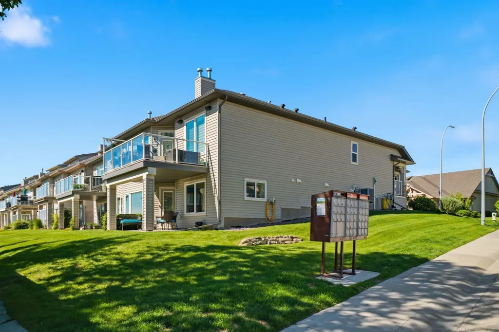230 Sunset Square Cochrane AB T4C0H3
