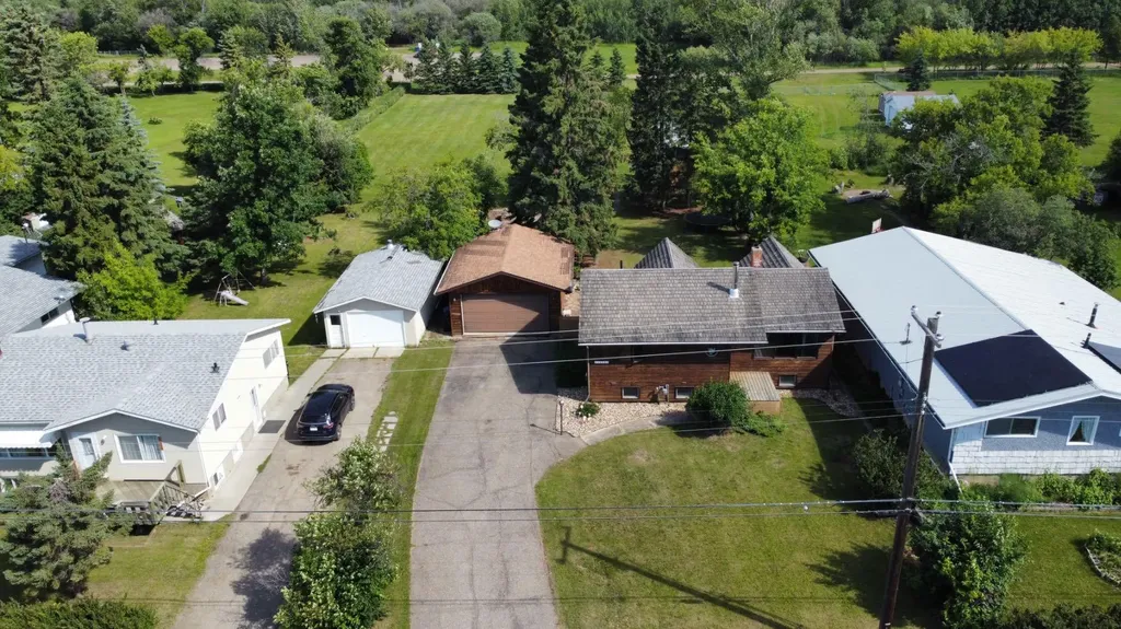 10904 108 Avenue Fairview AB T0H 1L0
