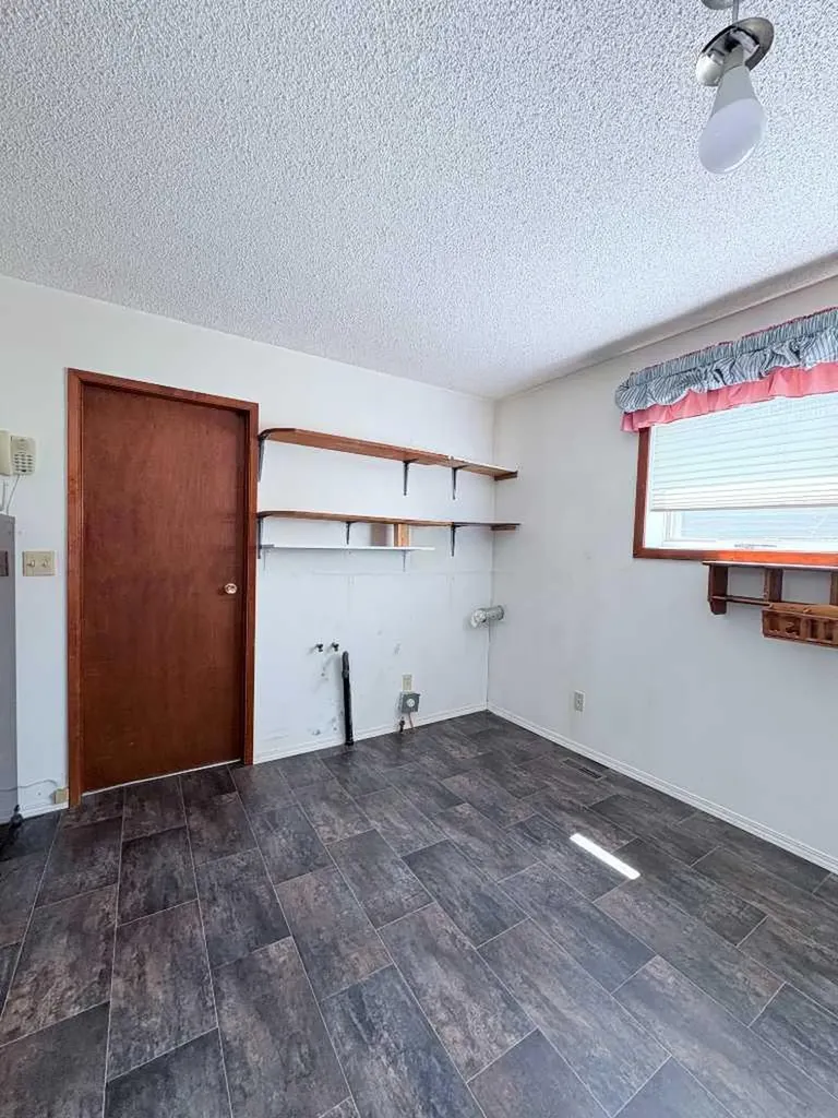 737 2 Street W Cardston AB T0K 0K0