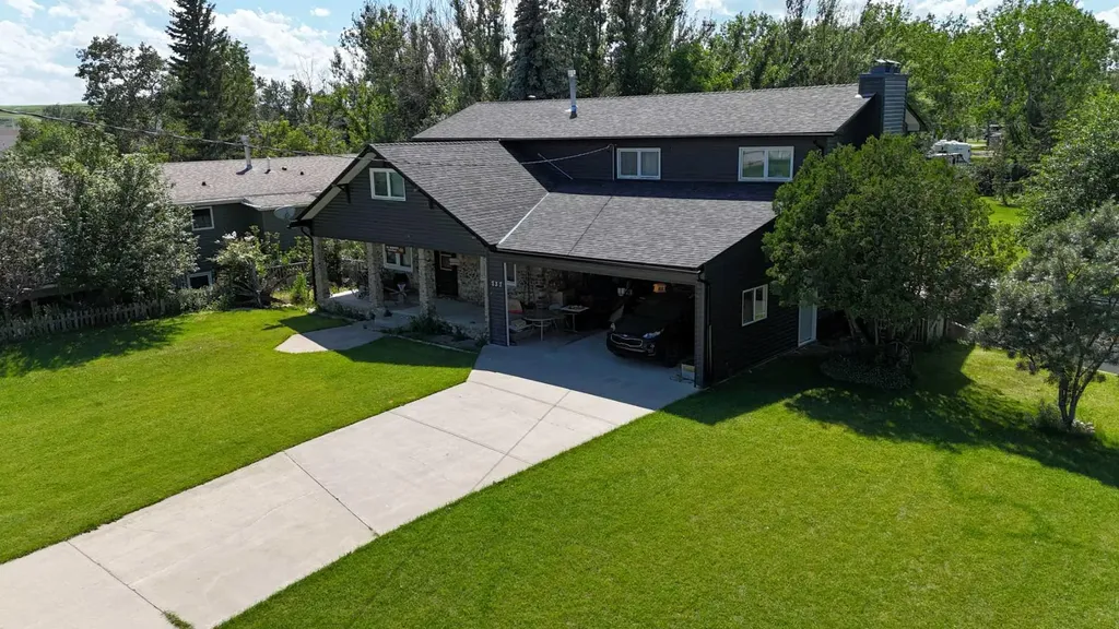 737 2 Street W Cardston AB T0K 0K0