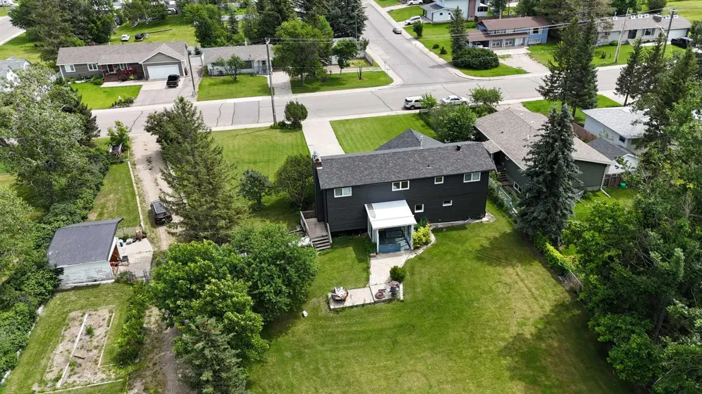 737 2 Street W Cardston AB T0K 0K0