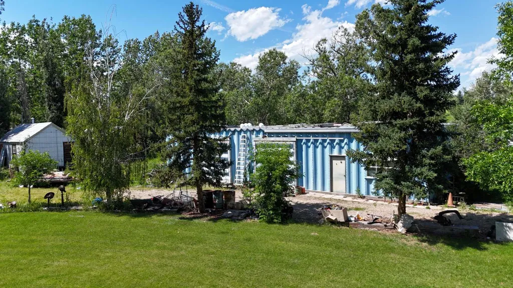 737 2 Street W Cardston AB T0K 0K0