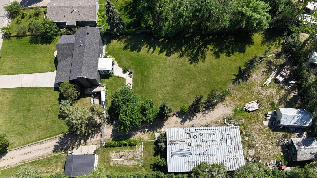 737 2 Street W Cardston AB T0K 0K0