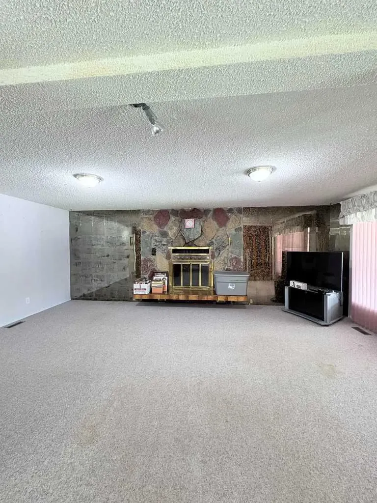 737 2 Street W Cardston AB T0K 0K0