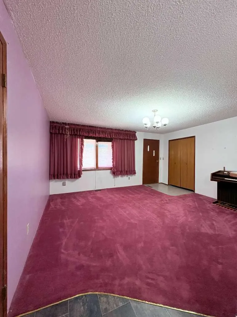 737 2 Street W Cardston AB T0K 0K0