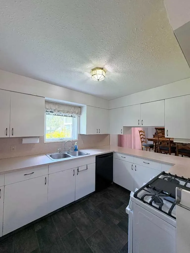 737 2 Street W Cardston AB T0K 0K0