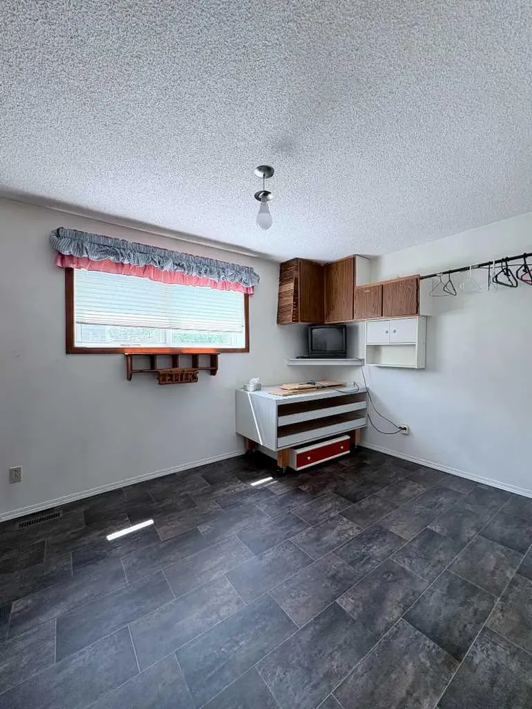 737 2 Street W Cardston AB T0K 0K0
