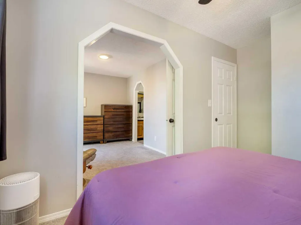 2128 18 Avenue Coaldale AB T1M 1K6