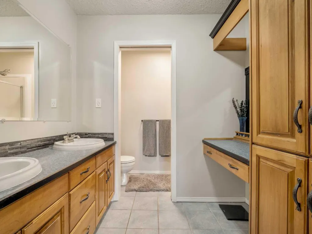 2128 18 Avenue Coaldale AB T1M 1K6