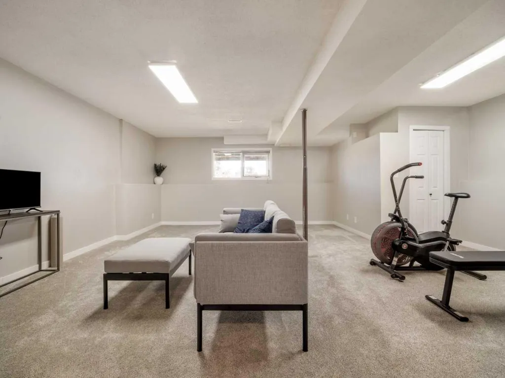 2128 18 Avenue Coaldale AB T1M 1K6